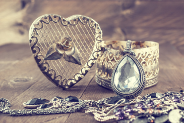 Restoration and Vintage Jewellery Restoration and Vintage Jewellery
